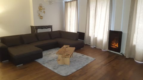 Appartement spacieux et atypique Apartment in Wallonia, Belgium