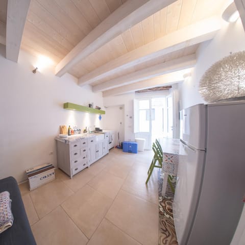 Bed, Kitchen or kitchenette, Living room, Seating area