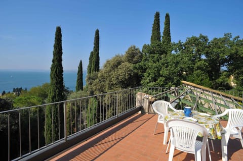 Villa La Limonaia Garda, extraordinary silent position, great lake view House in Lake Garda