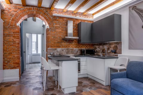 Kitchen or kitchenette, Living room, Seating area, Dining area, minibar, pet friendly, stove
