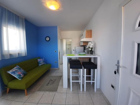 Kitchen or kitchenette, Living room