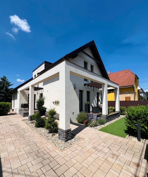 Property building, Day, Garden