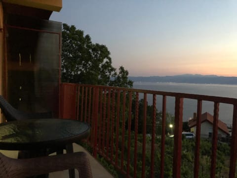 Balcony/Terrace, Lake view