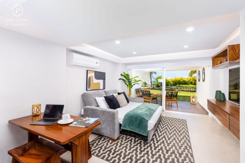 Bed, Living room
