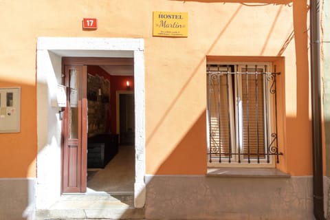 Facade/entrance