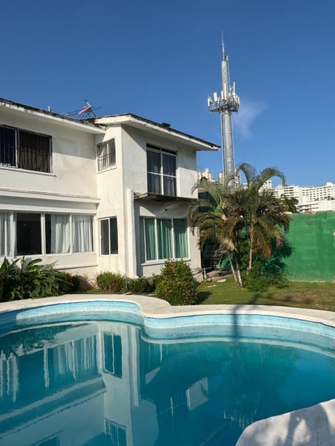 Casa del trébol House in Acapulco