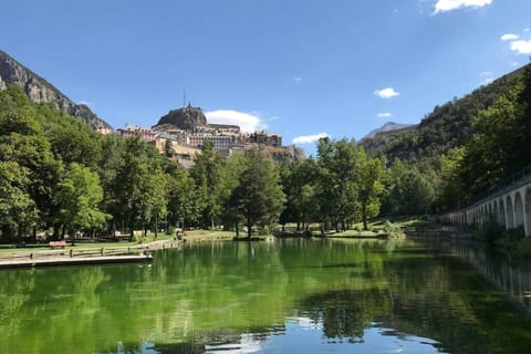 Studio idéal 2 personnes et/ou avec 2 enfants Apartment in Briançon