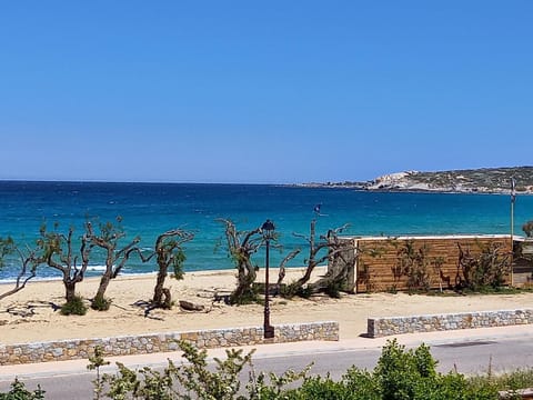 Studio standing classé meublé de tourisme avec terrasse vue mer " les pieds dans l'eau " à Algajola Apartment in Corsica