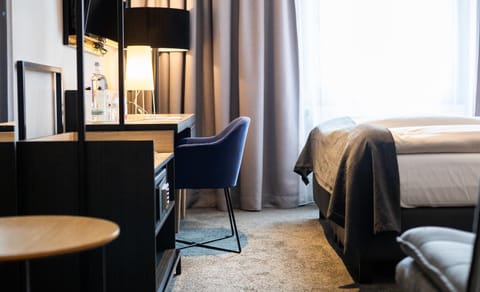 Photo of the whole room, room service