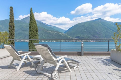 Balcony/Terrace, Lake view, Mountain view