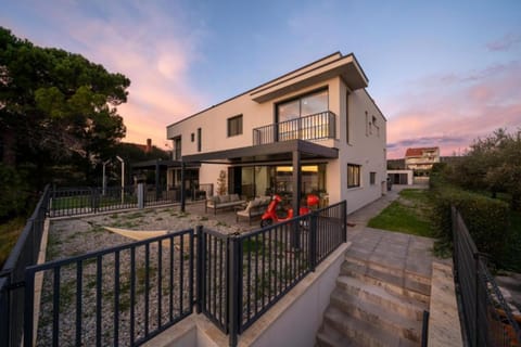 Property building, Garden