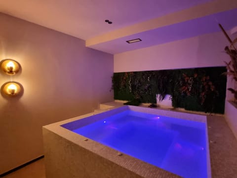 Massage, Sauna, Spa and wellness centre/facilities, Swimming pool