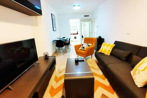TV and multimedia, Living room, Seating area, Dining area