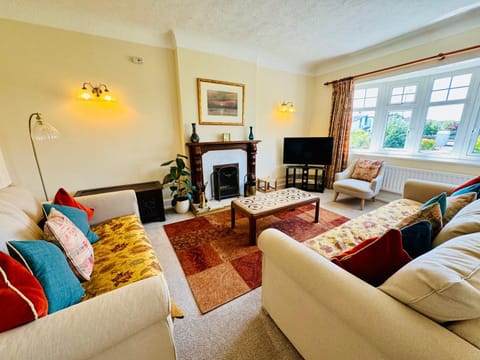 TIRNANT- 3 Bed - GROUND FLOOR ROOMS -DOG FRIENDLY House in Trearddur Bay