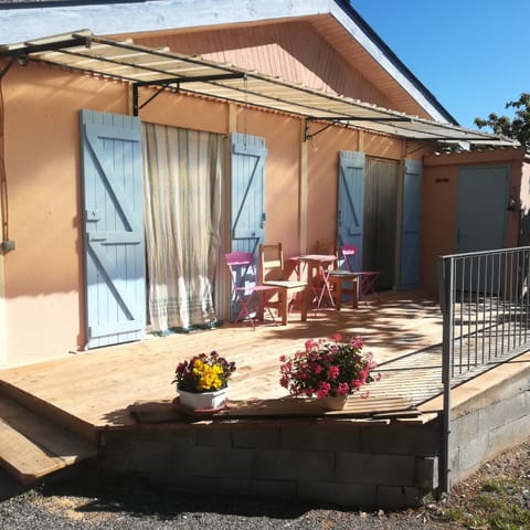 Facade/entrance, Balcony/Terrace