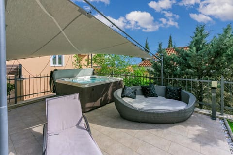 Hot Tub, Balcony/Terrace