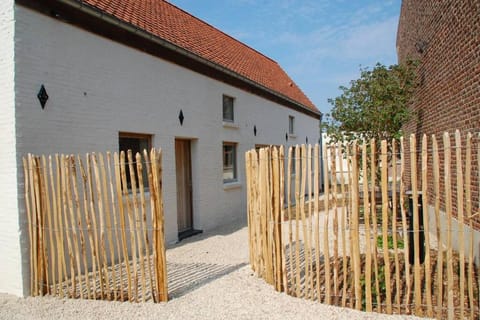 Property building, Patio, Facade/entrance