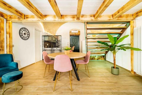 View (from property/room), Kitchen or kitchenette, Living room, Seating area, Dining area