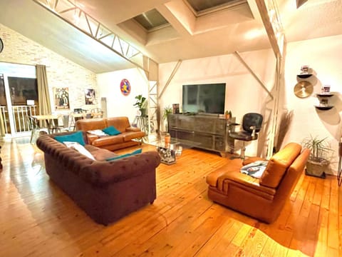 Communal lounge/ TV room, TV and multimedia, Living room, Seating area