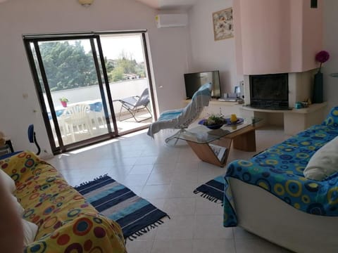 Communal lounge/ TV room, Living room