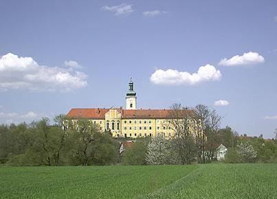 Facade/entrance, Bird's eye view
