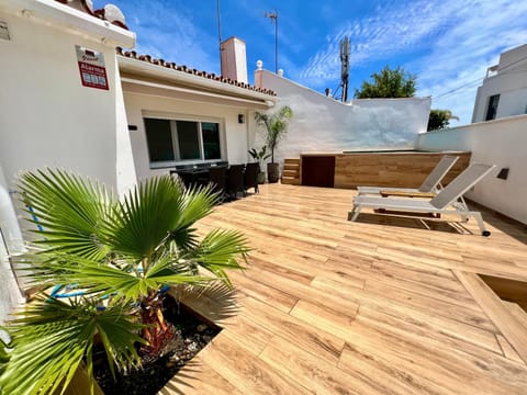 Patio, Day, Balcony/Terrace, sunbed
