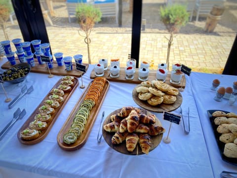 Breakfast, Buffet breakfast