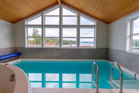 Hot Tub, Pool view, Swimming pool
