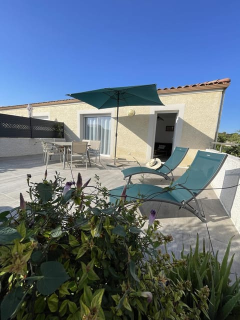 Balcony/Terrace, sunbed