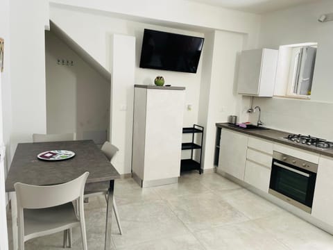 TV and multimedia, Kitchen or kitchenette, Dining area, pet friendly, stove