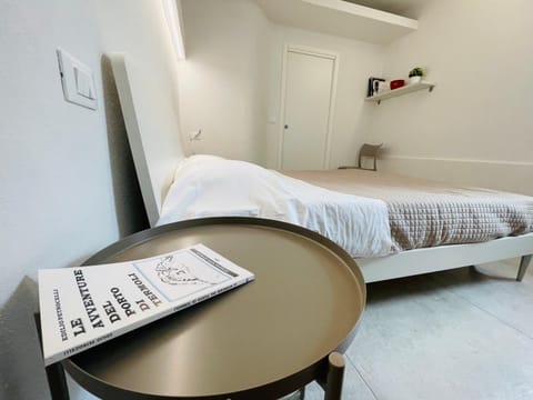 Bed, Photo of the whole room, Bedroom, hair dresser