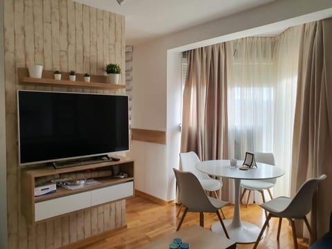 TV and multimedia, Living room, Dining area