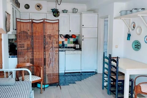 Kitchen or kitchenette, Living room, Dining area