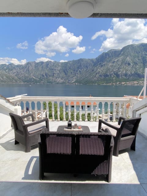 View (from property/room), Balcony/Terrace, Seating area, Sea view, Sea view, Quiet street view, Inner courtyard view