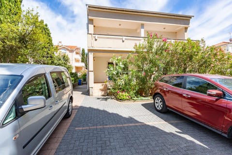 Property building, Day, Parking