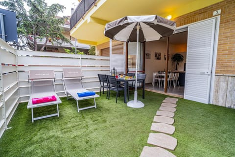 Garden, Balcony/Terrace, Living room, Seating area, Dining area, Garden view, sunbed