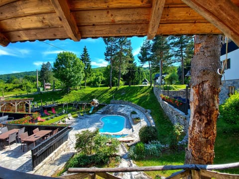 Plitvice Etno House I Bed and Breakfast in Jezerce