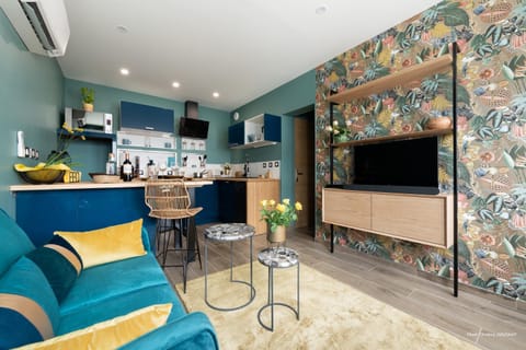 Kitchen or kitchenette, Living room, Lounge or bar, Dining area