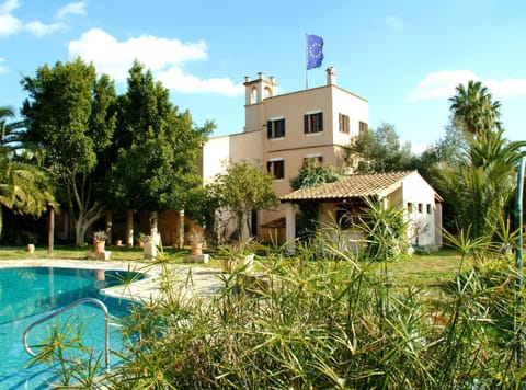 Property building, Day, Swimming pool
