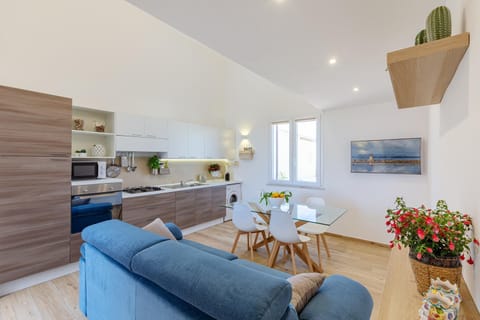 TV and multimedia, Kitchen or kitchenette, Living room, Dining area, Breakfast, Lunch