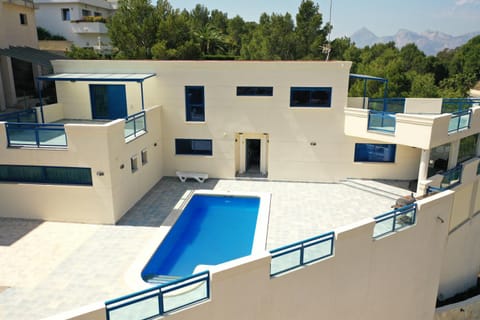 Property building, Balcony/Terrace, Pool view, Swimming pool