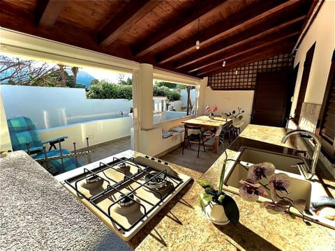 Patio, Kitchen or kitchenette