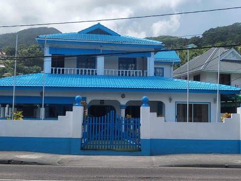 Property building, Balcony/Terrace, Mountain view