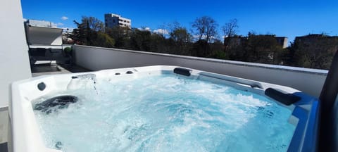 Hot Tub, Balcony/Terrace, Spa and wellness centre/facilities, Swimming pool