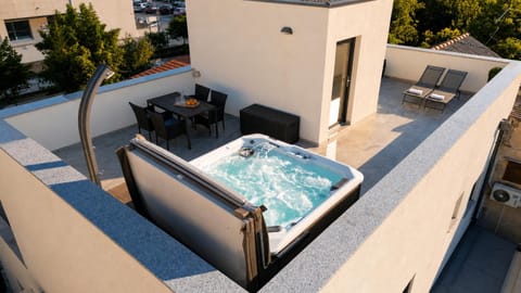 Hot Tub, Balcony/Terrace