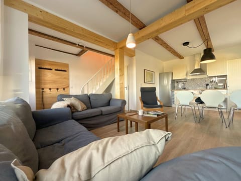 Kitchen or kitchenette, Living room, Seating area, Dining area