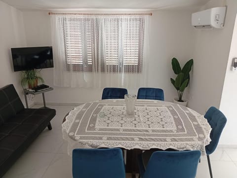 TV and multimedia, Dining area, air conditioner