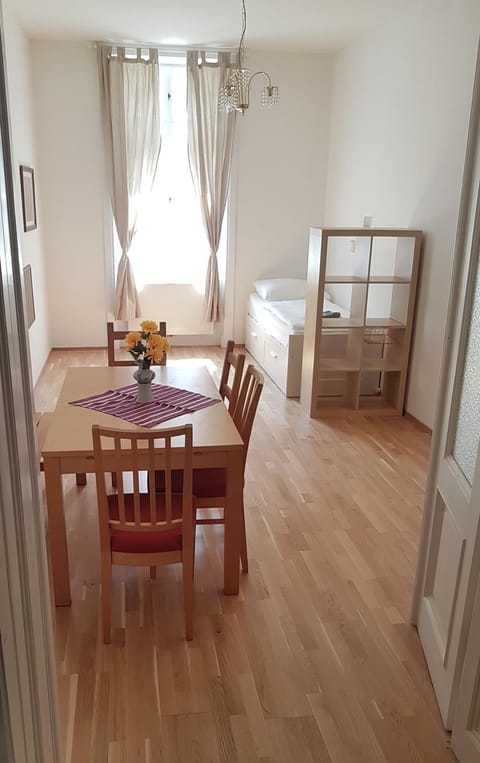 Living room, Photo of the whole room, Seating area, Dining area