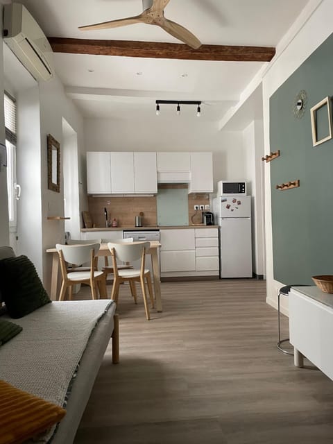 Kitchen or kitchenette, Living room, Dining area, dishwasher, stove