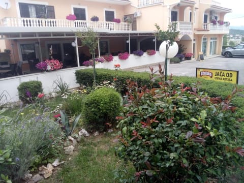 Pansion restoran Marin Bed and Breakfast in Šibenik-Knin County, Croatia